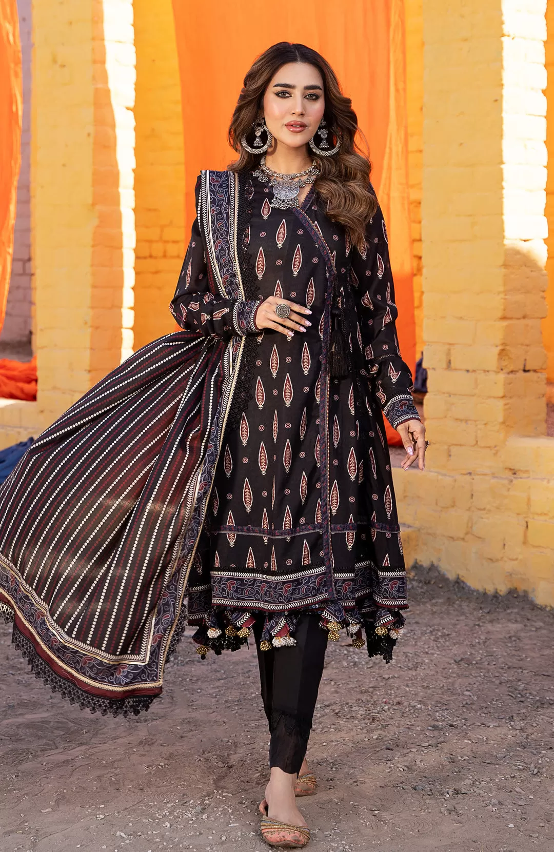 Chunri Print Lawn 3pc Suit-MSH-24-10 Chunri Print Lawn 3pc Suit-MSH-24-10